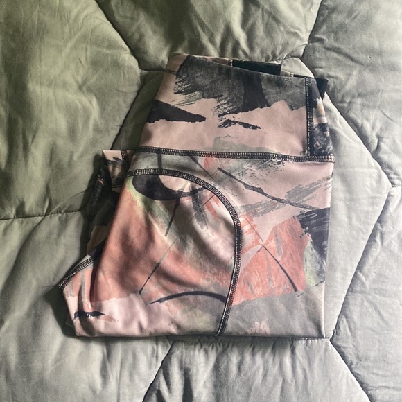 S Athletic full-length legging | Nina B. Roze | Heart Butt Style - Picture 3 of 3